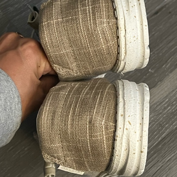 Hey Dudes - Picture 3 of 5